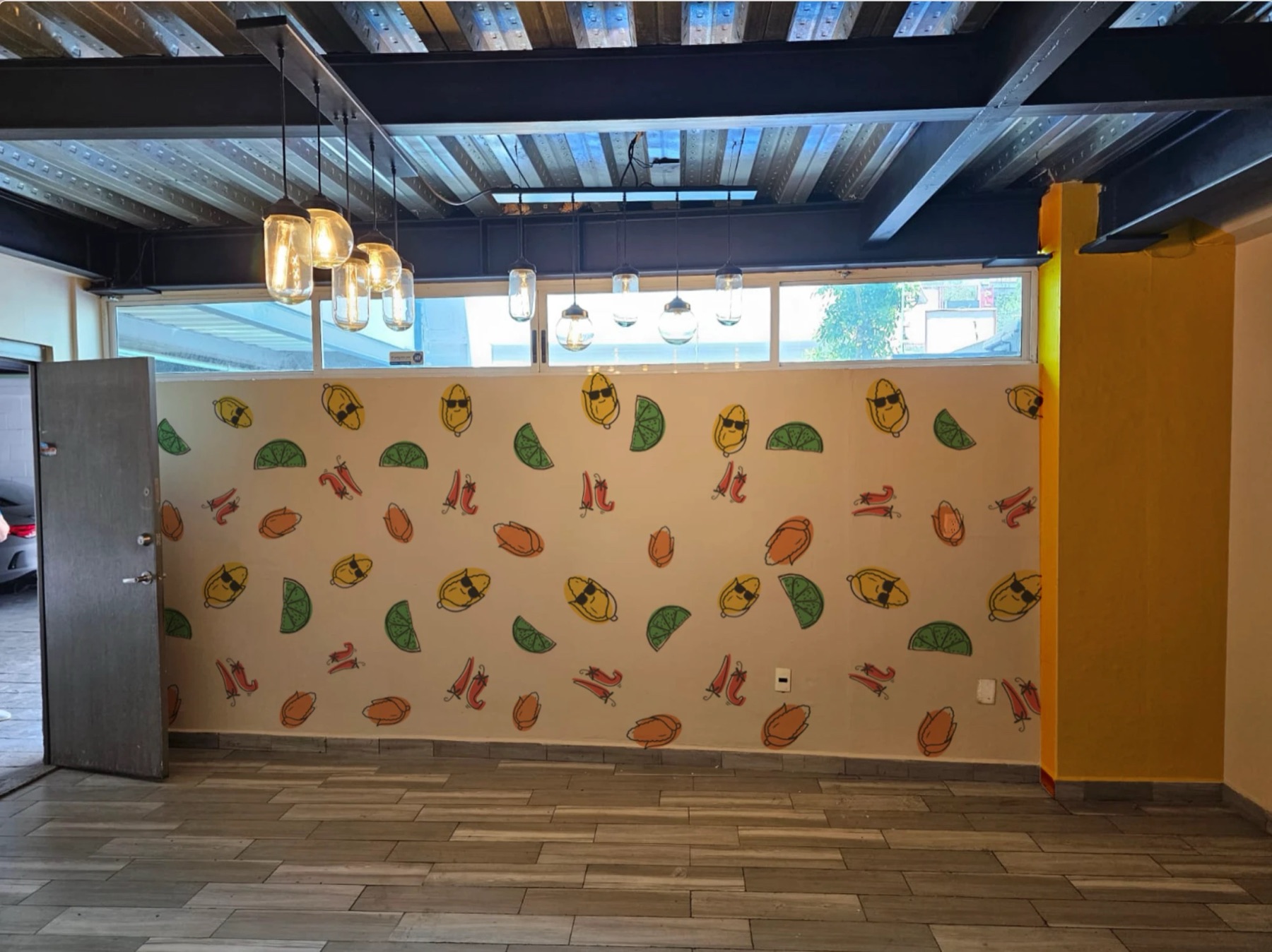 Mural de patrón de marca en el local